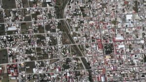 Invertir en un terreno es una de las formas más seguras de hacer crecer tu patrimonio, ya que su valor suele aumentar con el tiempo. Además, es una inversión tangible que protege tu dinero frente a la inflación y puede generar altas ganancias a largo plazo.
