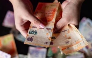 Pesos mexicanos en efectivo relacionados con préstamo Infonavit para terreno